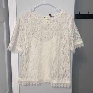 women’s large laced top